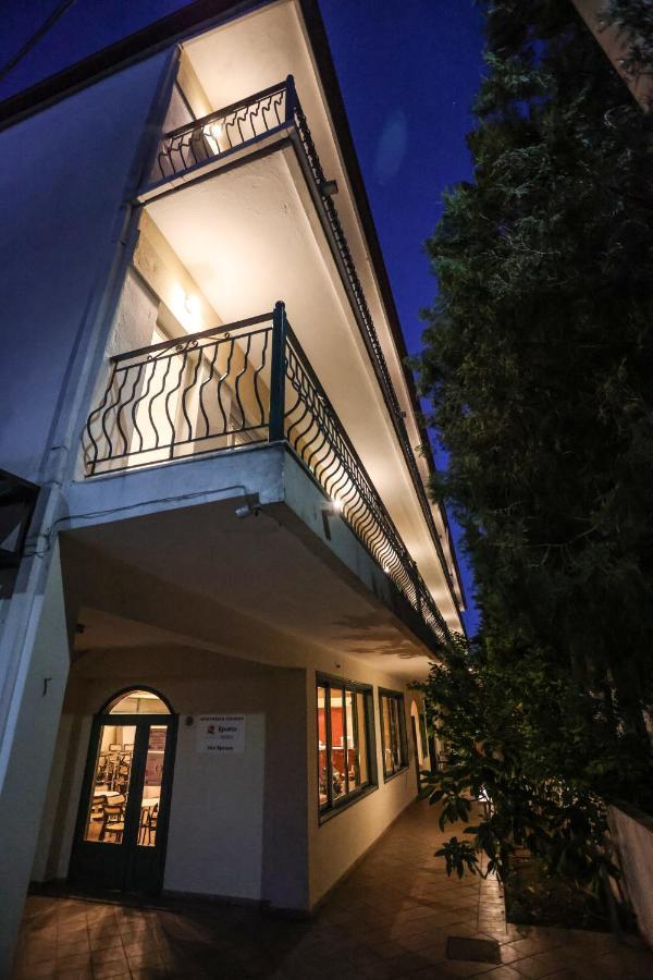 Spanos Apartments Anna'S Lodge Políhrono Kültér fotó